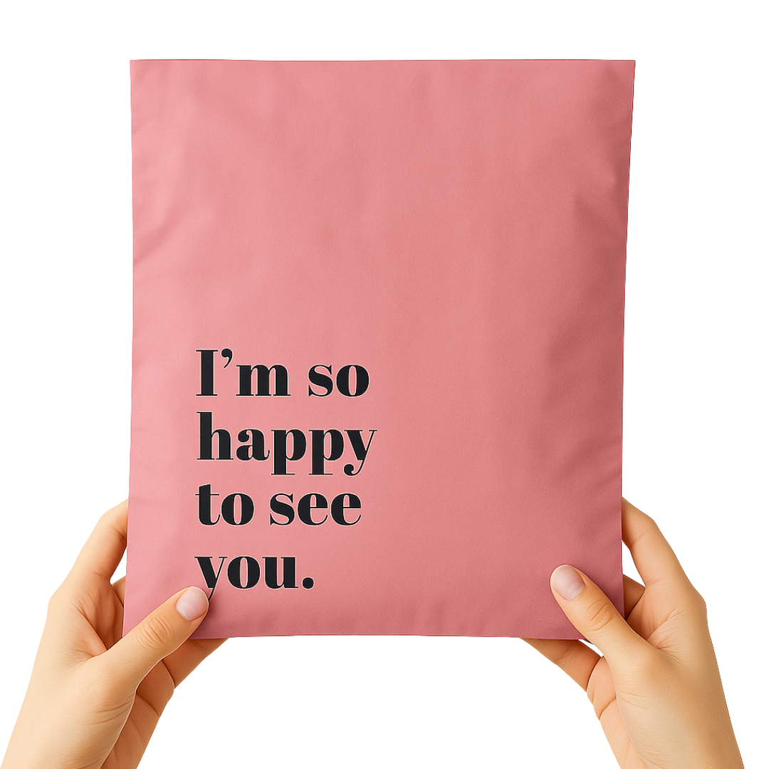 Gül kurusu renkli baskılı kargo poşeti – cepsiz tasarımıyla pratik kullanım sunar, şık görünümüyle markanıza estetik bir değer katar. Hotmelt tutkallı bant sayesinde tek seferde kapanır, açılmaz.