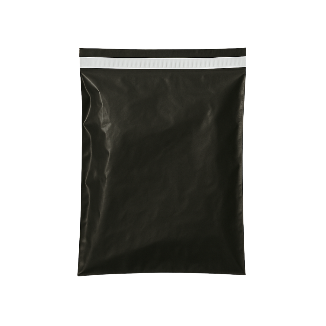 Siyah şeffaf kargo poşeti – Hotmelt tutkallı yapısı sayesinde kapandıktan sonra yalnızca yırtılarak açılır. Tek tarafı siyah zemin gizlilik sağlarken, diğer tarafı şeffaf zemindir. Dayanıklı ve su geçirmez yapısıyla e-ticaret gönderileri için idealdir.